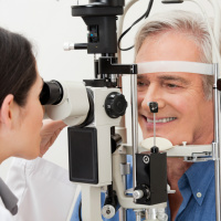 eye exam man 200